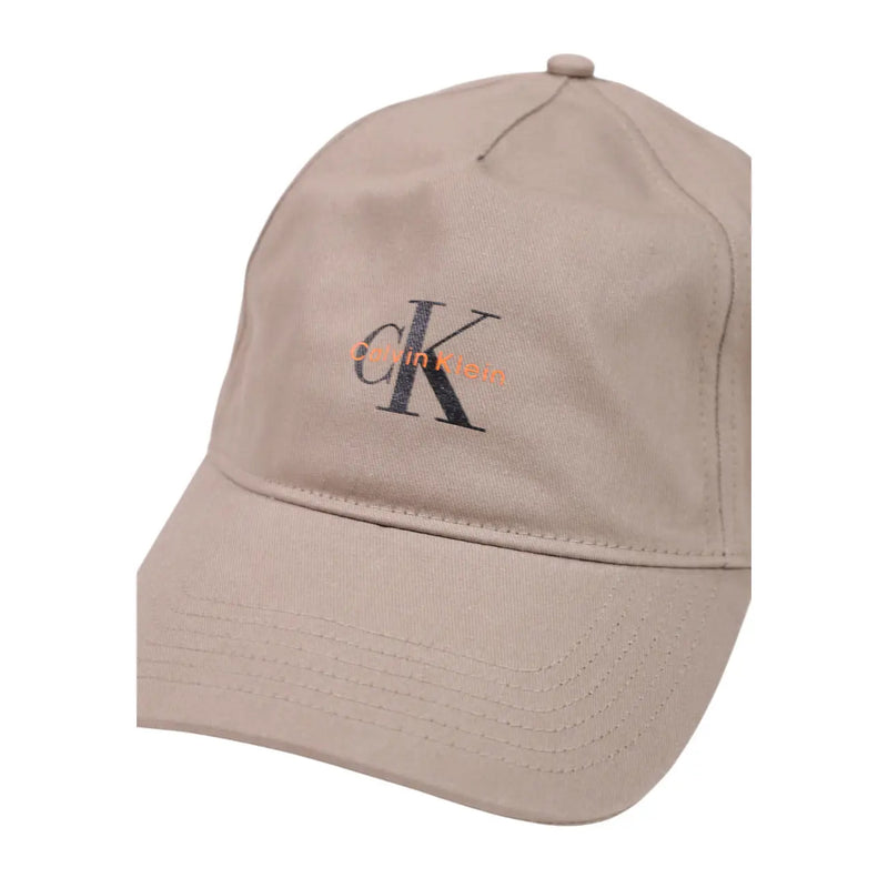 Calvin Klein Beigefarbene Baseballkappe aus Baumwolle mit Monologo-Print für Herren, gesticktem schwarzem und orangefarbenem CK-Logo und Markennamen