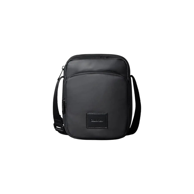 Schwarze Calvin Klein Herren-Puffertasche im Reporterstil mit elegantem, minimalistischem Design und dezentem Markenlogo auf der Vorderseite, Größe W16