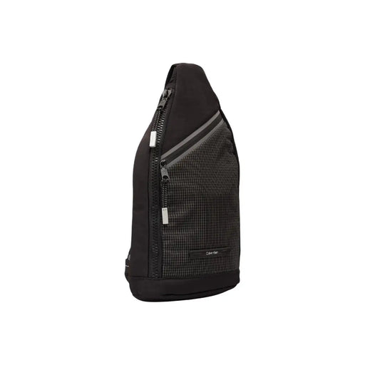 Calvin Klein Schwarze Herren-Schultertasche aus Polyamid mit netzartigem Gittermuster und silberfarbenen Reißverschlussdetails
