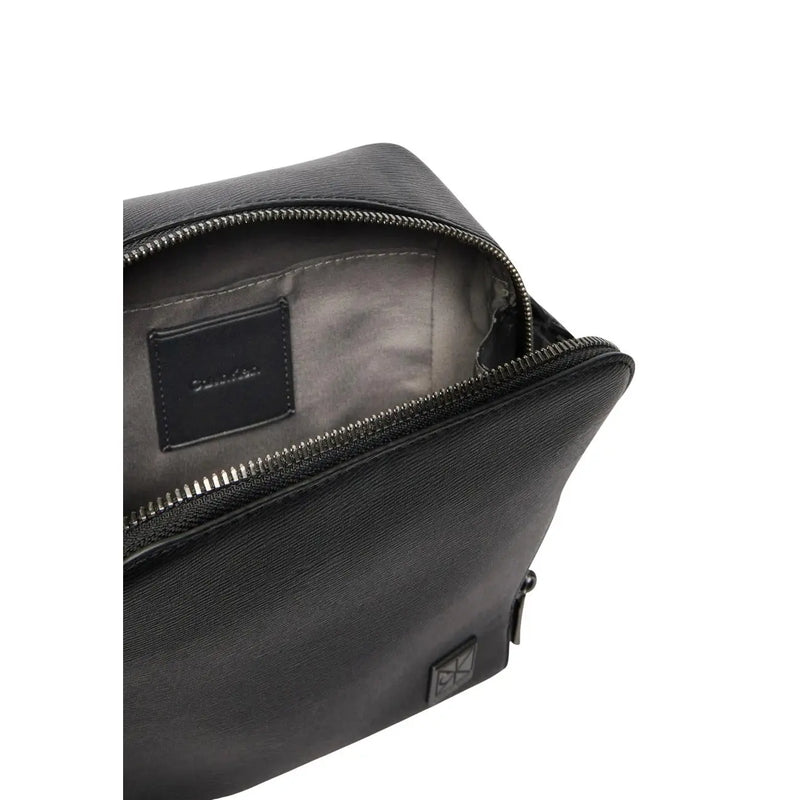 Schwarze Kulturtasche aus strukturiertem Leder mit silbernem Reißverschluss und Markenlogo im Stil von Calvin Klein Herren-Schultertasche