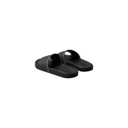 Schwarze Calvin Klein Herren-Sandalen mit offener Zehenpartie aus Polyurethan mit minimalistischem Design und dezentem weißen Logo.