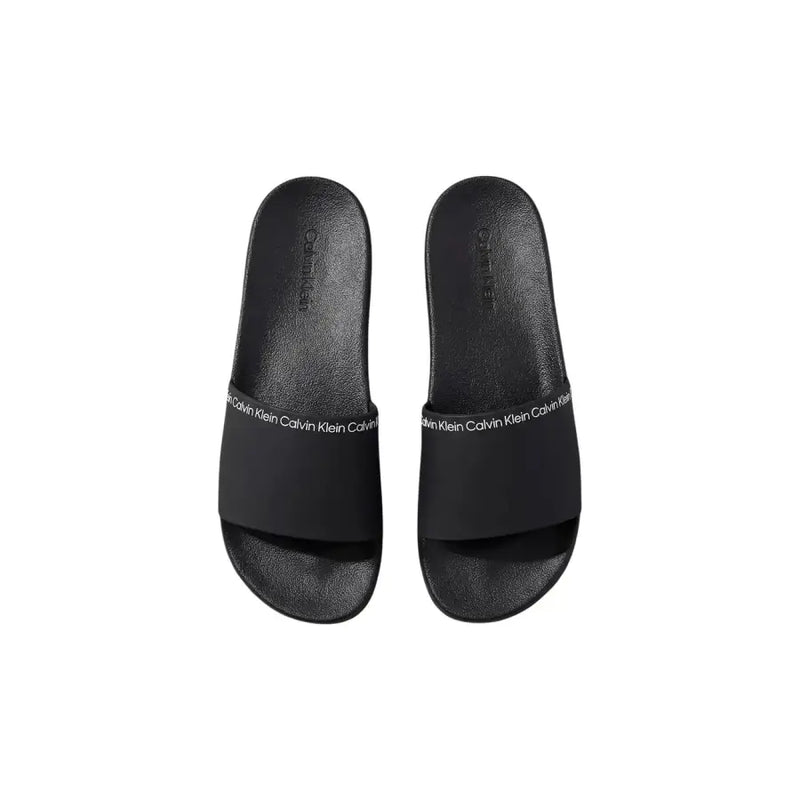 Schwarze Calvin Klein Herren-Slipper mit offener Zehenpartie, aus Polyurethan und mit dem charakteristischen Logo auf dem Riemen