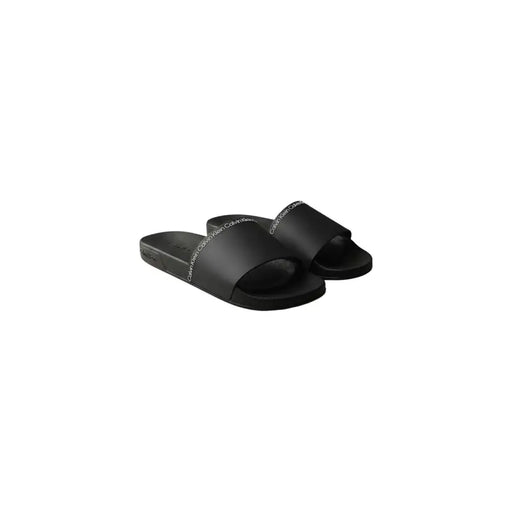 Calvin Klein Schwarze Herren-Sandalen mit offener Zehenpartie, elegantem Polyurethan-Design und dezentem weißen Markenlogo am Riemen