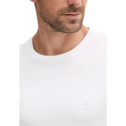 Weiß Calvin Klein Rundhalsausschnitt aus Baumwolle t-shirt für Herren mit dezentem, gesticktem Logo auf der Vorderseite