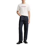 Calvin Klein Männer t-shirt aus weißer Baumwolle mit rosa Logo-Schriftzug und klassischem Rundhalsausschnitt