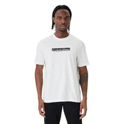 Calvin Klein Männer t-shirt Aus weißer Baumwolle mit schwarzem rechteckigem Logo auf der Brust für lässige Kleidung