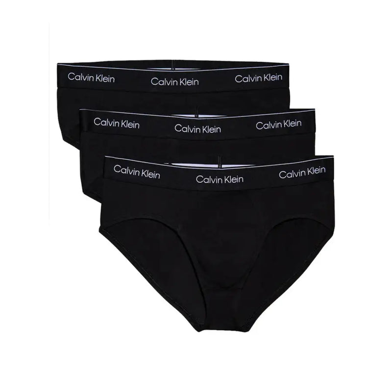 Schwarz Calvin Klein Herren-Unterhosen mit weißem Logo-Besatz, entworfen für bequemen Tragekomfort im Alltag
