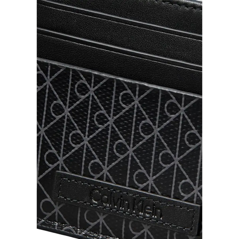Calvin Klein Schwarze Herren-Geldbörse mit Kartenfach, dezentem geometrischem Muster und genähten Lederdetails