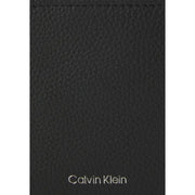 Calvin Klein Herren-Geldbörse aus schwarzem, genarbtem Leder mit silbernen Details Calvin Klein Logo auf der Vorderseite