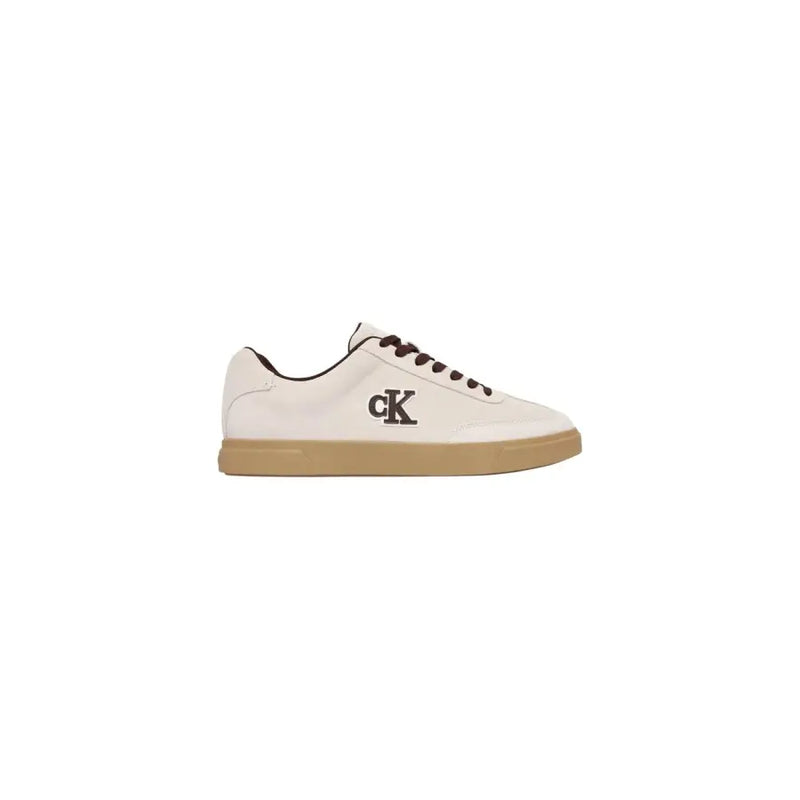 Calvin Klein Herren weiße Wildleder sportliche Low-Sneakertop Sneaker mit schwarzen Schnürsenkeln, hellbrauner Gummisohle und CK-Logo an der Seite