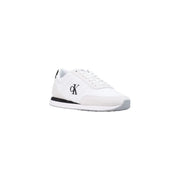 Calvin Klein Weißer Herren-Sneaker aus Textil mit Schnürung, schwarzem Logo und Akzenten, von der Rückseite gesehen