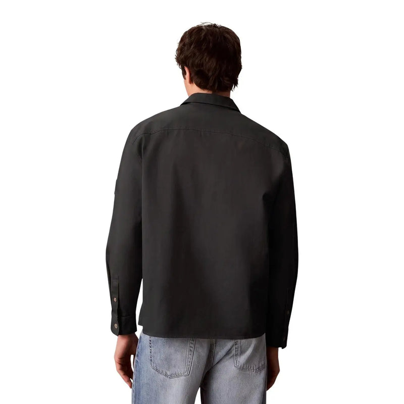 Calvin Klein Schwarzes Herren-Langarmhemd aus Baumwolle mit klassischem Kragen und dezenten Ziernähten