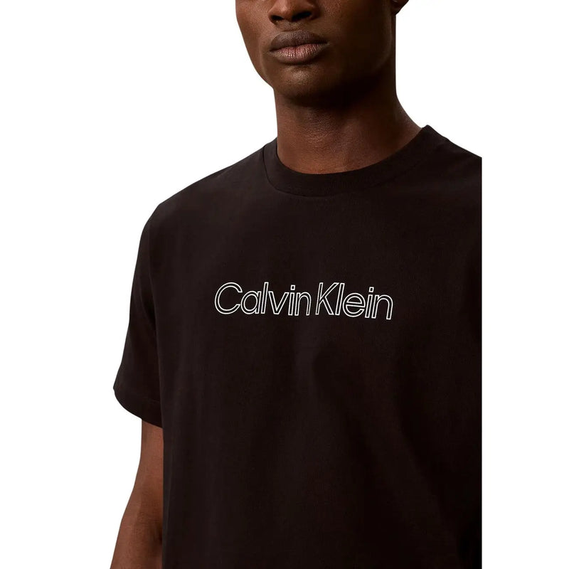 Calvin Klein Schwarzes Herren-T-Shirt aus Baumwolle in klassischer Passform mit weiß umrandetem Logo auf der Brust