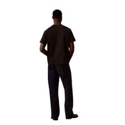Calvin Klein Schwarzes Herren-T-Shirt aus Baumwolle mit klassischer Passform, Rundhalsausschnitt, kurzen Ärmeln und dezentem Strukturmuster