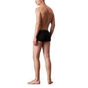 Schwarze Calvin Klein Herren-Unterhosen mit dezentem weißen Logo-Besatz am Bund – für Komfort und Stil.