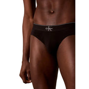 Schwarze Herren-Slips von Calvin Klein mit weißem Logo-Bund, entworfen für Komfort und Alltagstauglichkeit