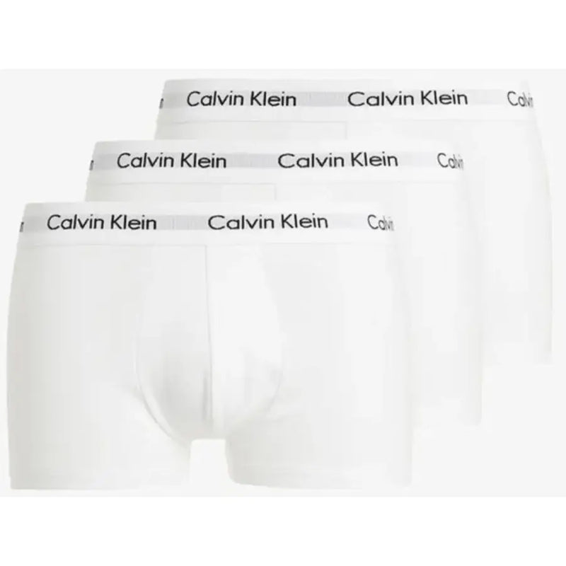 Calvin Klein Weiße Herren-Boxershorts mit schwarzem Logo-Besatz, entworfen für bequemen Alltagsgebrauch
