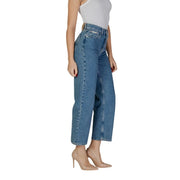 Calvin Klein Blaue Damen-Baumwolljeans mit hohem Bund, weitem Bein, klassischen Ziernähten und sichtbarem Markenetikett.