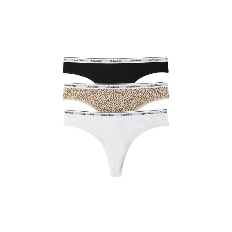 Calvin Klein Dreierpack brasilianische Baumwoll-Tangas für Damen in Schwarz, Beige, Leopardenmuster und Weiß mit Markenbund.