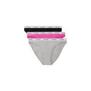 Set mit drei Calvin Klein Damen-Bikini-Slips aus Baumwolle in Schwarz, Rosa und Hellgrau mit weißem Logo-Bund.
