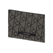 Schwarze Calvin Klein Damen-Geldbörse mit Emblem aus schwarzem Polyester mit dunkelgrauem geometrischem Muster, 11 cm groß