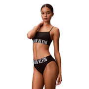 Schwarz Calvin Klein Damen-Bikini-Unterwäsche-Set mit hohem Bund und weißem Logo-Schriftzug aus 92 % Polyester