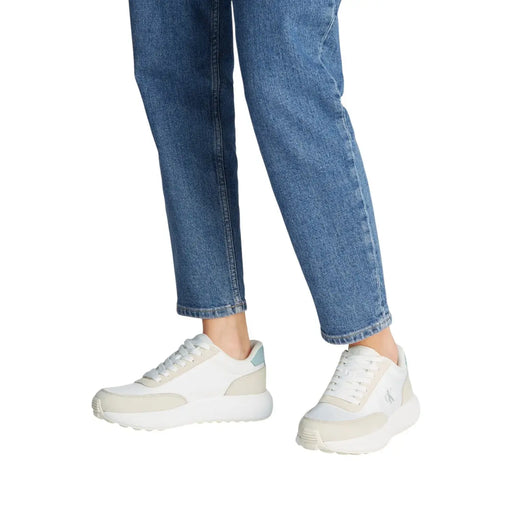 Calvin Klein Damen-Sneaker aus Leder, beige, Schnürung, niedrigtop mit weißem und beigem Leder und hellblauem Fersenakzent