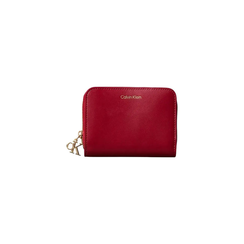 Calvin Klein Damen-Ledergeldbörse, rot, mit umlaufendem Reißverschluss, goldfarbenen Beschlägen und CK-Logo-Anhänger, 11 x 8 cm (B x H)