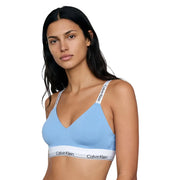 Hellblaues, leicht gefüttertes Calvin Klein Bralette mit weißen elastischen Polyesterträgern und schwarzem Markenband