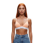 Pfirsichfarben Calvin Klein Leicht gefütterter Triangel-BH mit weißem Baumwollband und schwarzem Logo-Schriftzug