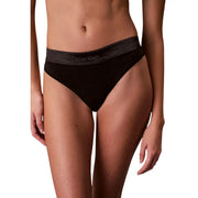 Schwarz Calvin Klein Polyester-Tanga mit dezentem grauen Logoband für Damenunterwäsche, der die Rückseite zeigt
