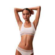 Weißes, ungefüttertes Bralette- und Unterwäsche-Set von Calvin Klein mit dezentem rosa Besatz aus Baumwoll-Modal-Gewebe