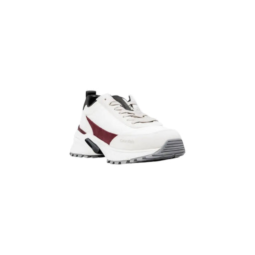 Calvin Klein Weiße, klobige Wildleder-Sneaker für Damen mit burgunderroten und schwarzen Akzenten für den Alltag