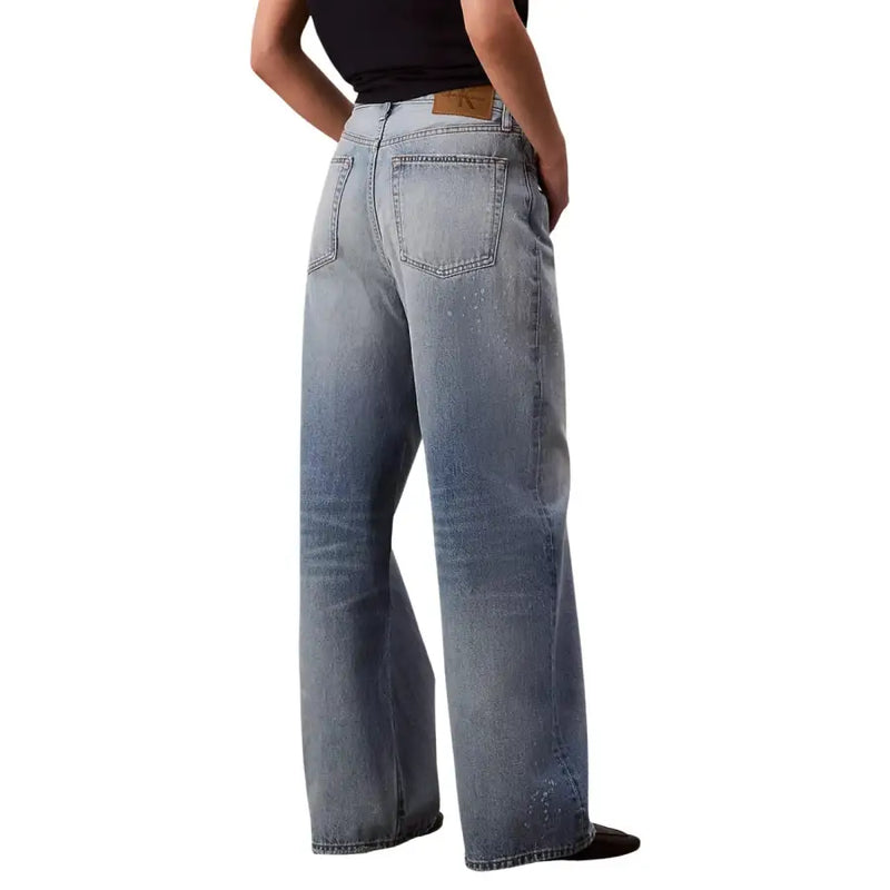 Calvin Klein Damen-Jeans aus hellblauer Baumwolle mit weitem Bein und ausgestelltem Schnitt