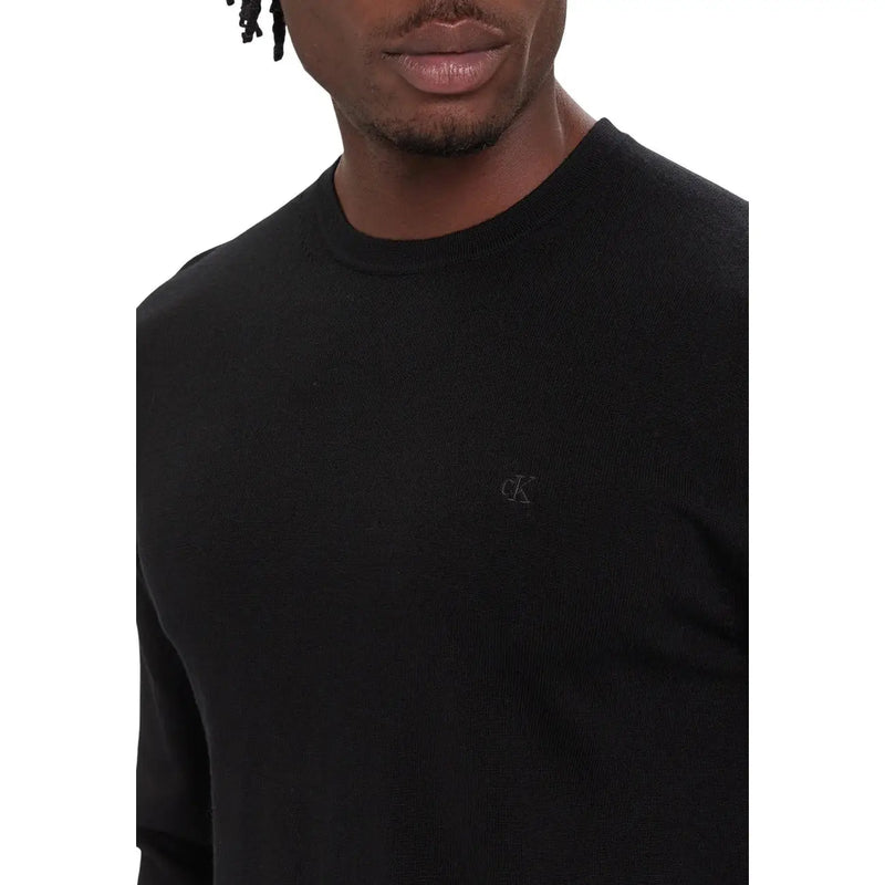 Calvin Klein Schwarzer Wollpullover für Herren mit dezentem, gesticktem Logo auf der Brust, Vorderansicht