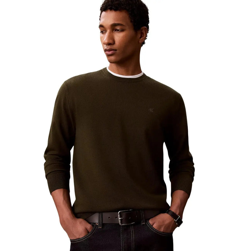 Calvin Klein Wollpullover für Herren in Olivgrün mit weißen Rippbündchen an Ärmeln und Saum sowie kleinem CK-Logo, Vorderansicht