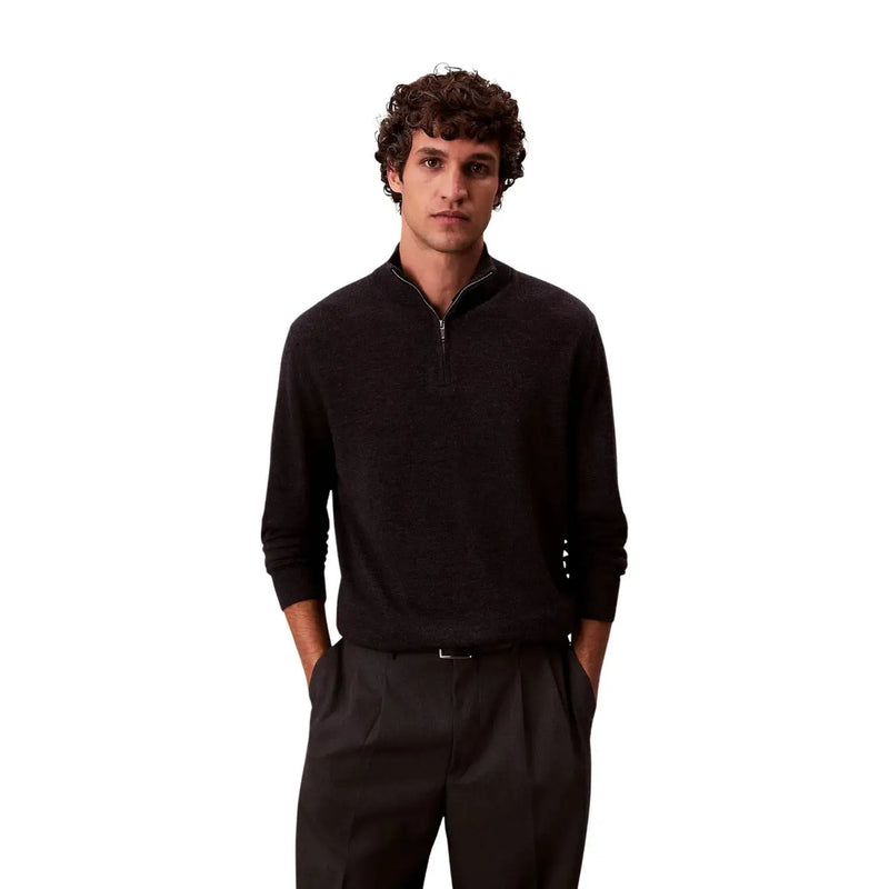 Calvin Klein Schwarzer Rollkragenpullover aus Merinowolle für Herren mit halbem Reißverschluss und gerippten Bündchen, Vorderansicht