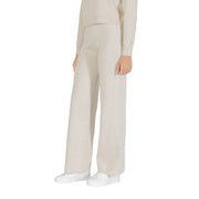 Cremefarbene, weit geschnittene Strickhose für Damen aus einem Viskosemischgewebe, perfekt für Herbst und Winter.