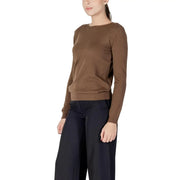 Ein eleganter, einfarbig brauner Strickpullover aus Viskosemischung mit Rundhalsausschnitt und Rippbündchen für Damen von Choral