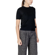 Schwarzes, geripptes Kurzarm-Strickshirt top mit Rundhalsausschnitt aus der Strickkollektion für Chor-Damen im Pullover-Stil