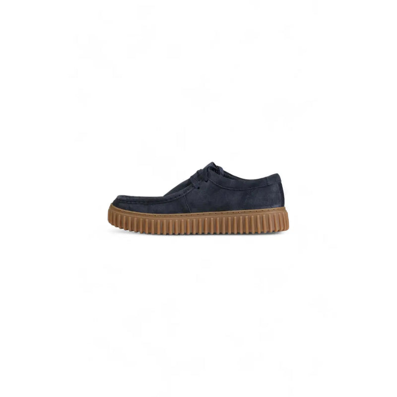 Clarks Herren-Mokassins aus blauem Leder, lässige Schuhe mit dunkelblauem Wildleder-Obermaterial zum Schnüren und strukturierter, hellbrauner Gummisohle