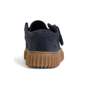 Clarks Herren-Mokassins aus blauem Leder, lässige Schuhe mit marineblauem Wildleder-Schnürdesign und hellbrauner Gummisohle mit vertikalen Rillen