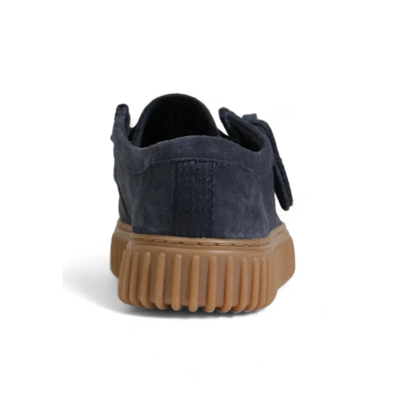 Clarks Herren-Mokassins aus blauem Leder, lässige Schuhe mit marineblauem Wildleder-Schnürdesign und hellbrauner Gummisohle mit vertikalen Rillen