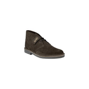 Dunkelbraune Clarks Desert Boots aus Wildleder mit schwarzen Schnürsenkeln und Gummisohle für Herren, braune Leder-Ankle-Boots