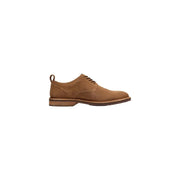 Clarks Herren-Schnürschuh aus kamelbraunem Wildleder mit flacher Holzsohle im Oxford-Stil für formelle Anlässe