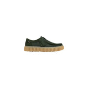 Clarks Herren-Slipper, grüner Stoff mit dunkelgrünem Wildleder-Obermaterial, hellbraune Gummisohle und charakteristisches Schnürsystem