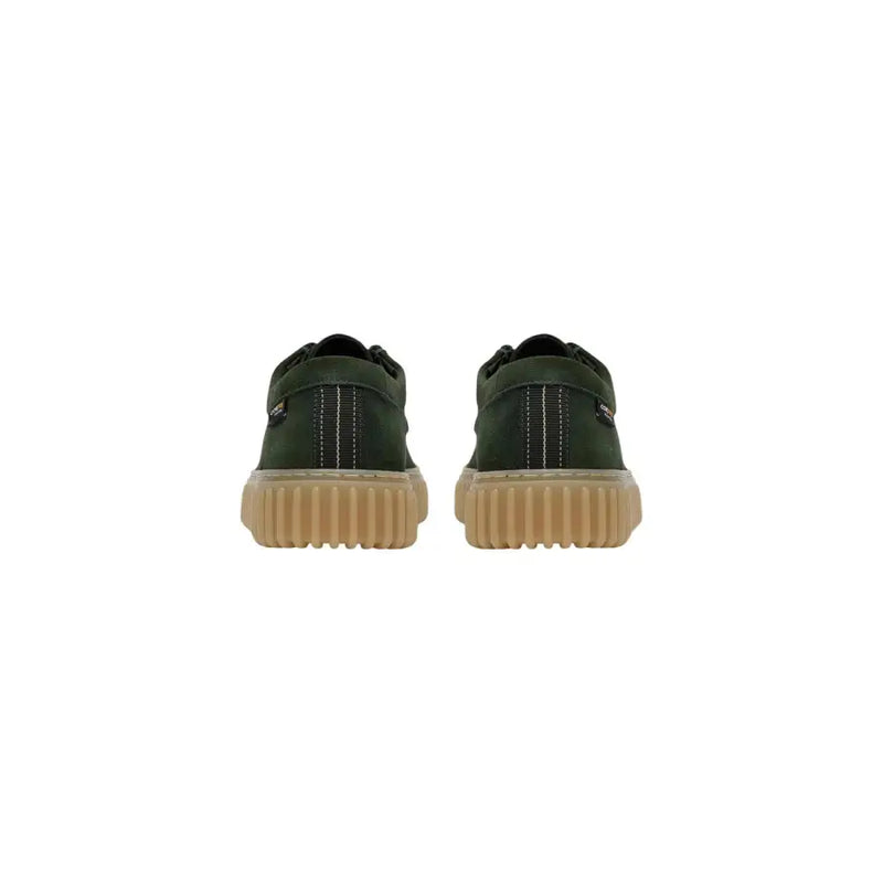 Clarks Herren-Slipper aus dunkelgrünem Canvas mit beiger Gummisohle und weißen Ziernähten – leichtes Design