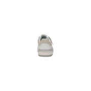 Weiße Herren-Sneaker von Clarks aus Leder mit beigen Akzenten und elegantem Klettverschluss an der Gummisohle, Modell 26181325