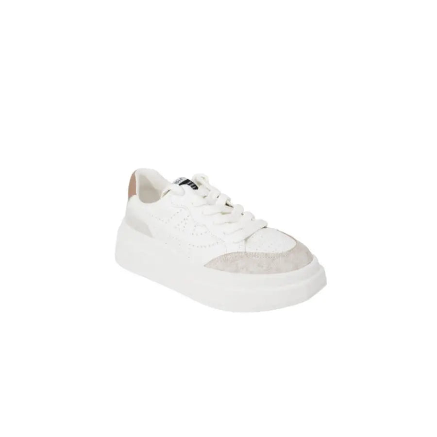 Close up of Ash Ash Women white sneaker with white sole