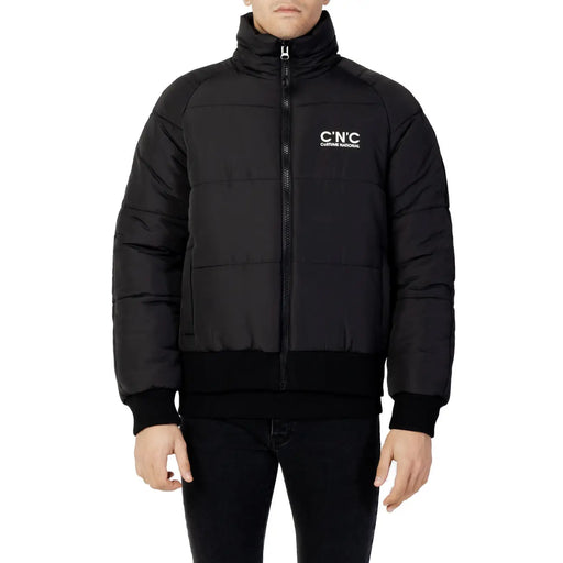 Schwarze, gesteppte Baumwoll-Pufferjacke mit hohem Kragen und weißem CNC-Kostüm-Nationallogo auf der Brust für Herren